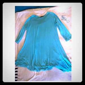 Teal flowy top with pockets.